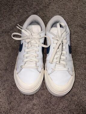 Nike Court Legacy Lift